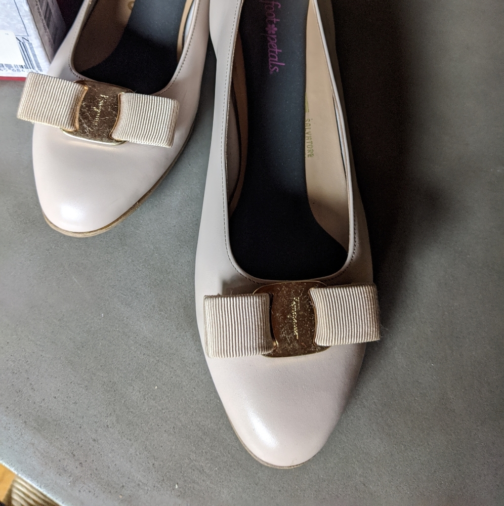 Salvatore Ferragamo Vara Leather Kitten Heel - Picture 7 of 8